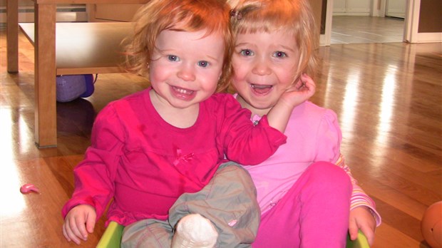 Léane(2 ans) et Anaïs(1 an) Maillette, Chambly